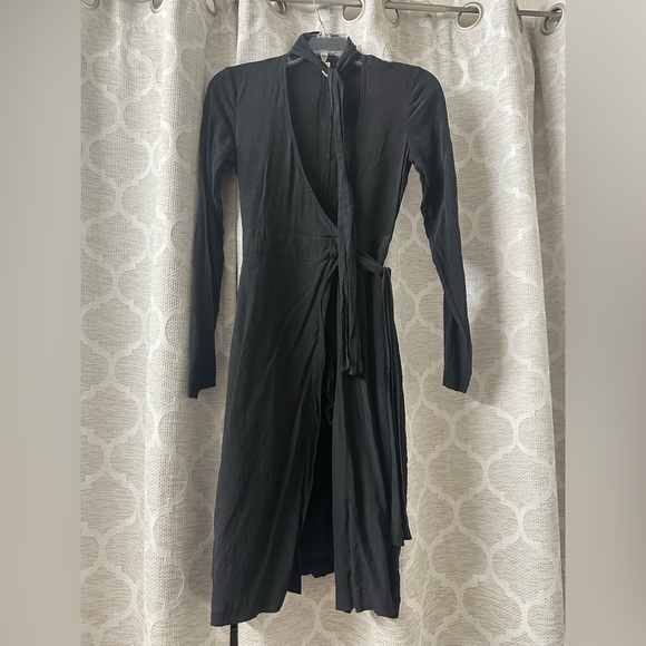 Elegant Black Wrap Dress with Leg Slit - Picture 1 of 3